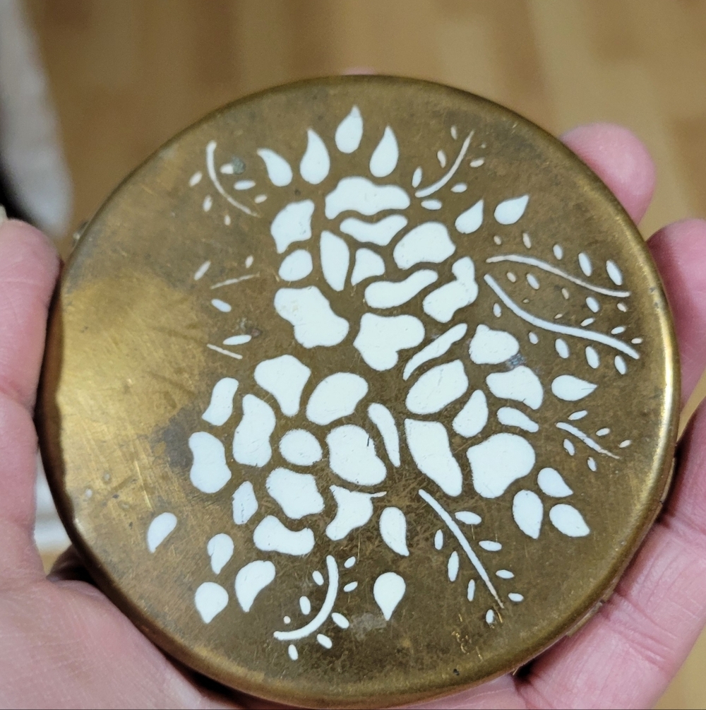 Antique Powder Pit Makeup Compact